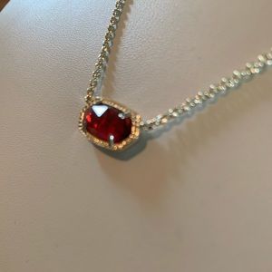Kendra Scott Elisa Pendant Necklace in Berry